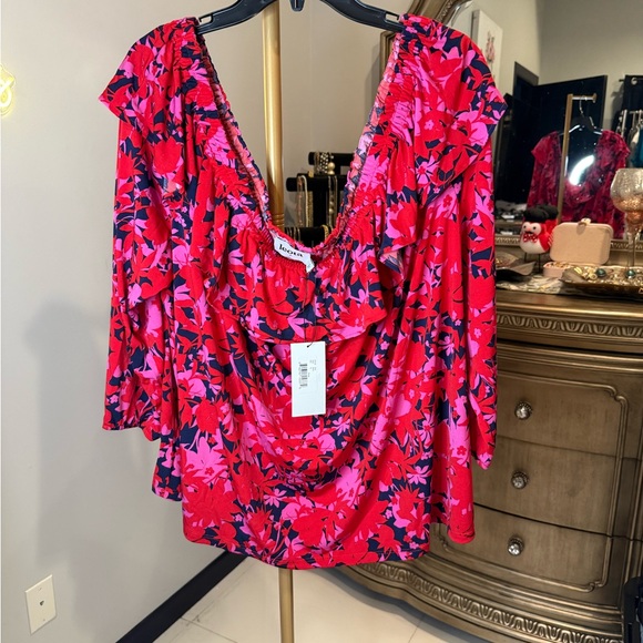 Leota Red and Black Ruffled 3/4 Sleeve Blouse - Picture 3 of 8